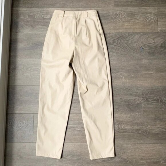 Pretty Little Thing PLT Faux Leather Pleat Cigarette Pant Tapered straight leg - Picture 15 of 16